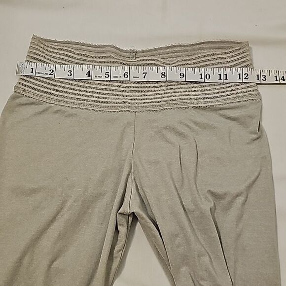 Cute Booty Lounge Leggings size small - Picture 3 of 8